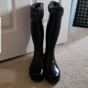 Black rainboots